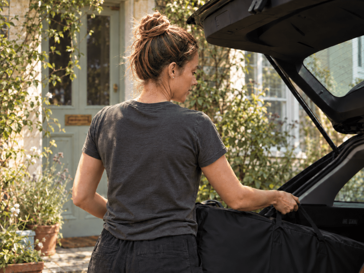 Relax & Be therapist arriving for a home massage
